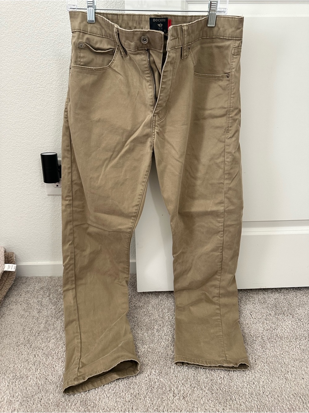 Dockers Men's Tan Straight-Leg Chinos